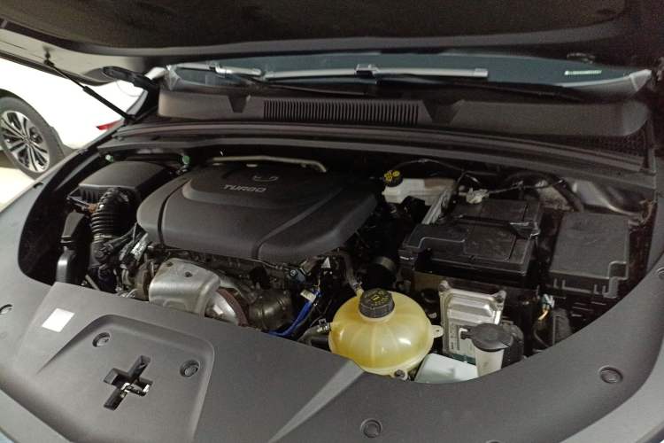 Used Wuling Victory 2020 1.5T CVT Flagship Edition Engine Bay