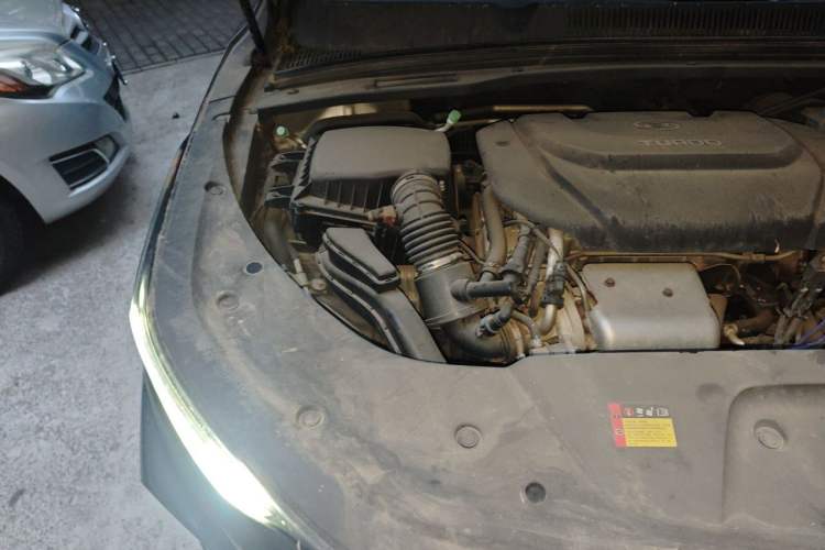 Used Wuling Victory 2020 1.5T CVT Flagship Edition Engine Bay Right