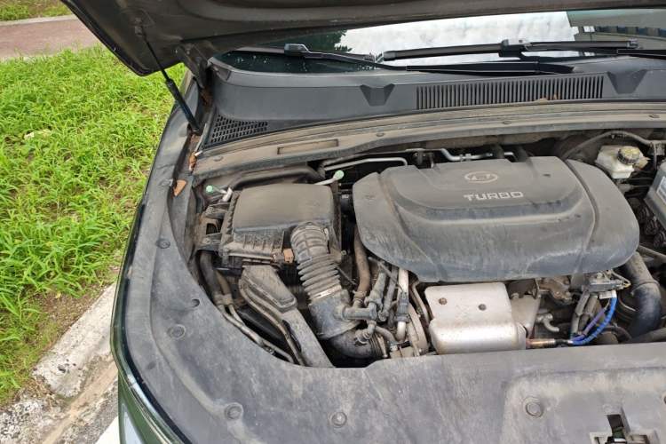 Used Wuling Victory 2020 1.5T CVT Flagship Edition Engine Bay Right