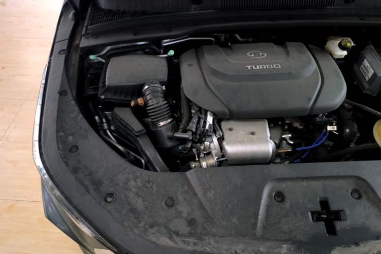 Used Wuling Victory 2020 1.5T CVT Flagship Edition Engine Bay Right