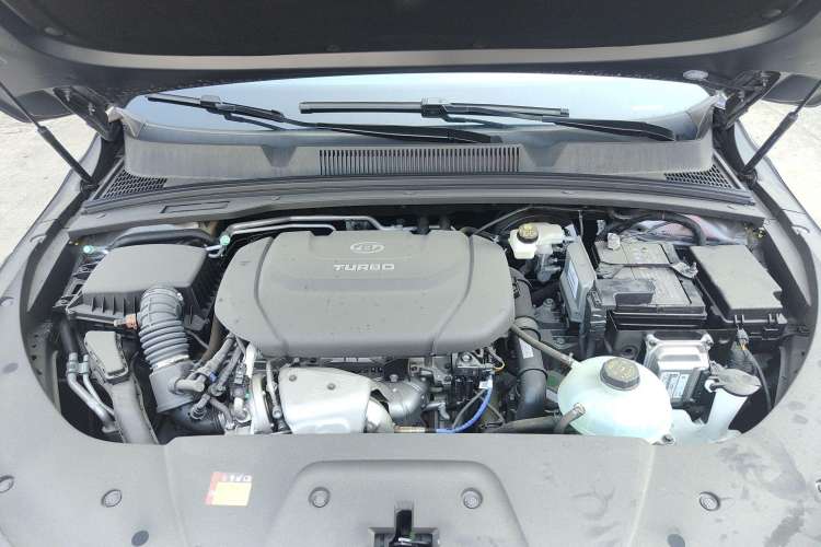 Used Wuling Victory 2020 1.5T CVT Flagship Edition Engine Bay