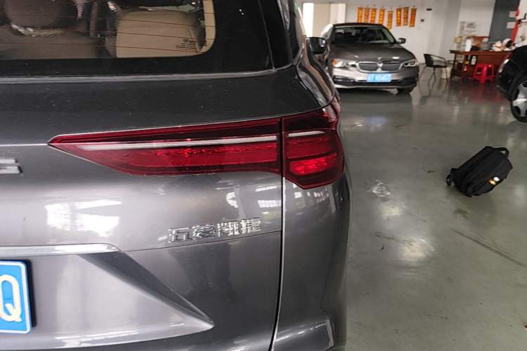 Used Wuling Victory 2020 1.5T CVT Flagship Edition Exterior 3