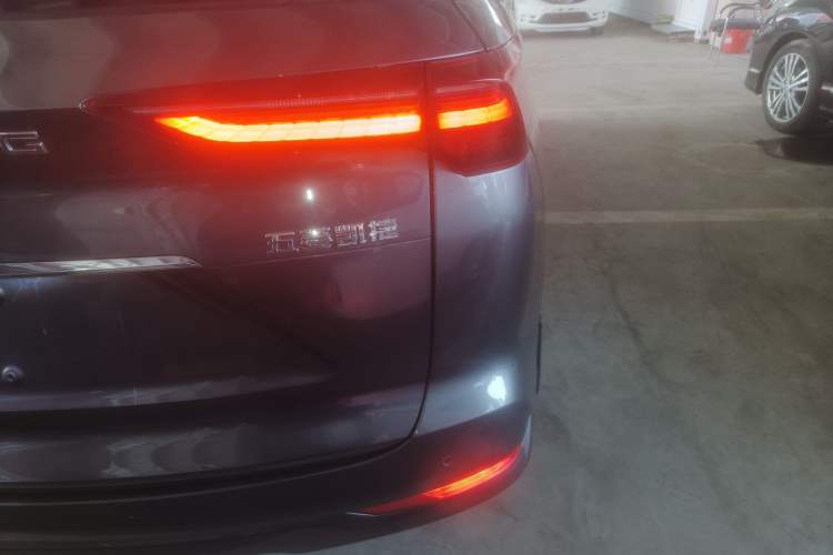 Used Wuling Victory 2020 1.5T CVT Flagship Edition Exterior 3