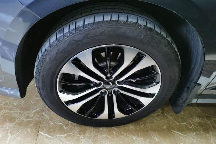 Used Wuling Victory 2020 1.5T CVT Flagship Edition Exterior 4