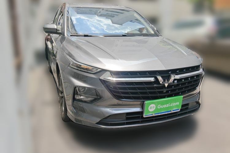 Used Wuling Victory 2020 1.5T Manual Elite Edition Front Right 45 Deg