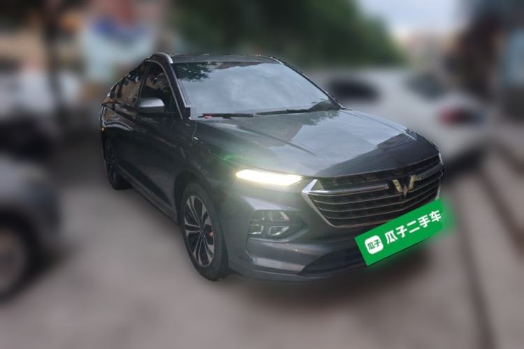 Used Wuling Victory 2020 1.5T CVT Flagship Edition Front Right 45 Deg