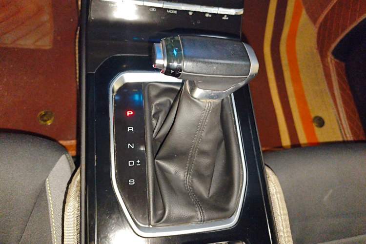 Used Wuling Victory 2020 1.5T CVT Elite Model Gear Lever