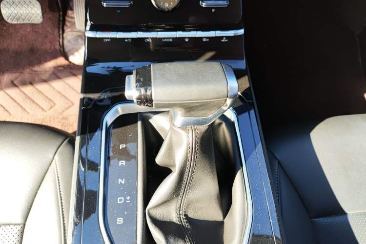 Used Wuling Victory 2020 1.5T CVT Luxury Model Gear Lever
