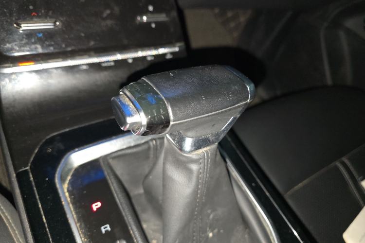 Used Wuling Victory 2020 1.5T CVT Luxury Model Gear Lever