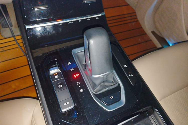 Used Wuling Victory 2020 1.5T CVT Flagship First-Class Model Gear Lever