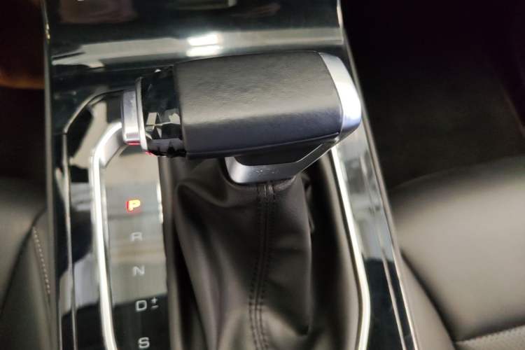 Used Wuling Victory 2020 1.5T CVT Luxury Model Gear Lever