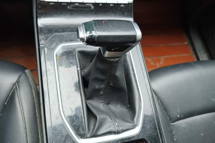 Used Wuling Victory 2020 1.5T CVT Luxury Model Gear Lever
