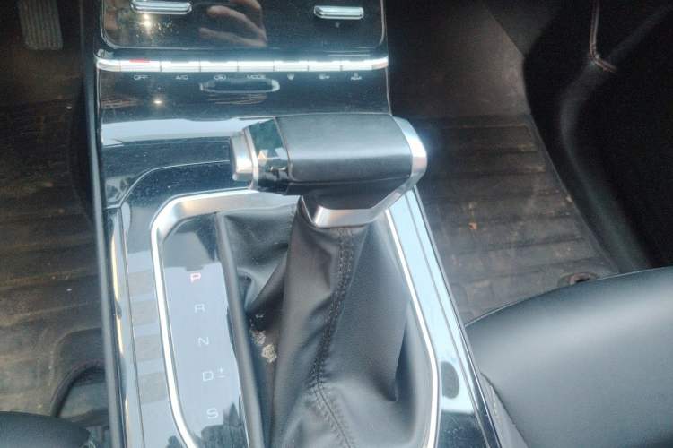 Used Wuling Victory 2020 1.5T CVT Luxury Model Gear Lever