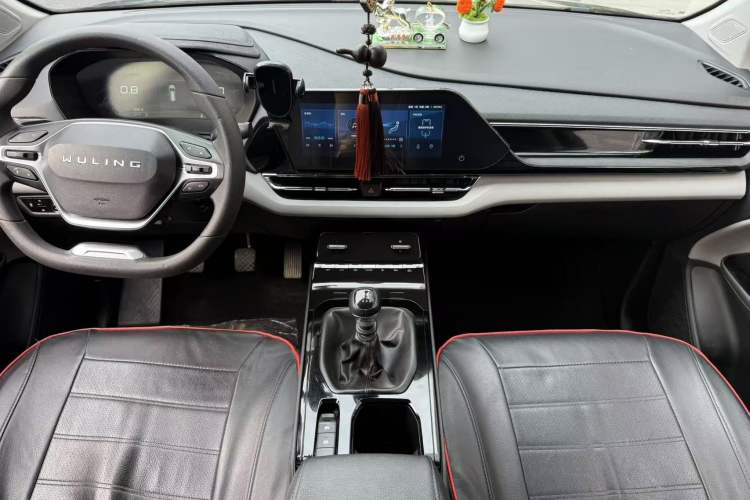 Used Wuling Victory 2020 1.5T Manual Elite Edition Interior 2