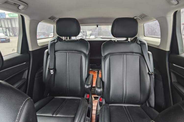 Used Wuling Victory 2020 1.5T CVT Luxury Model Interior 3