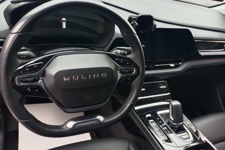 Used Wuling Victory 2020 1.5T CVT Flagship Edition Interior 3
