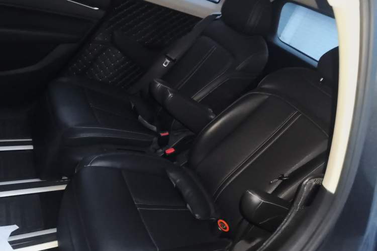 Used Wuling Victory 2020 1.5T CVT Flagship Edition Interior 4