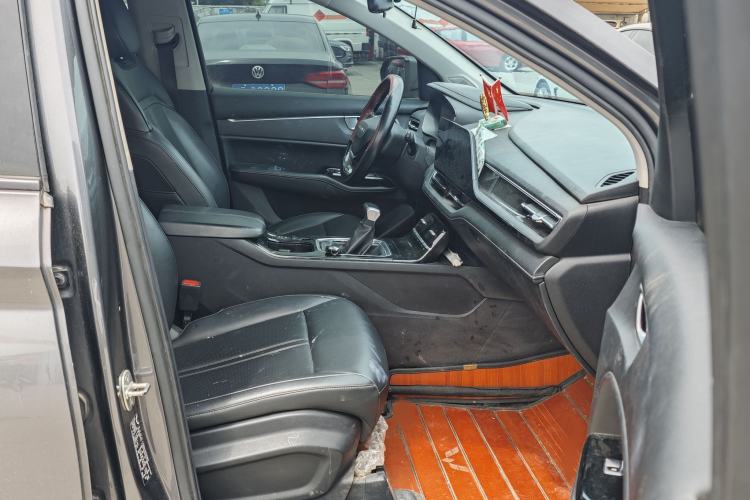 Used Wuling Victory 2020 1.5T CVT Luxury Model Interior 4