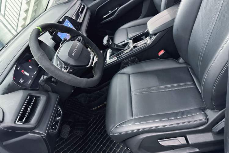 Used Wuling Victory 2020 1.5T CVT Luxury Model Interior 6