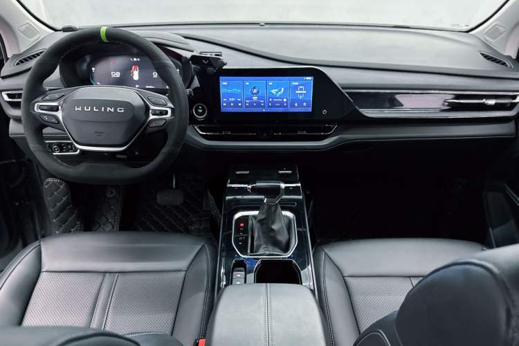 Used Wuling Victory 2020 1.5T CVT Luxury Model Interior 8