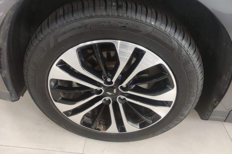 Used Wuling Victory 2020 1.5T CVT Flagship Edition Left Front Wheel Hub