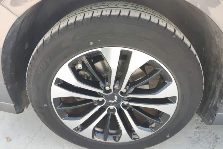 Used Wuling Victory 2020 1.5T CVT Flagship Edition Left Front Wheel Hub