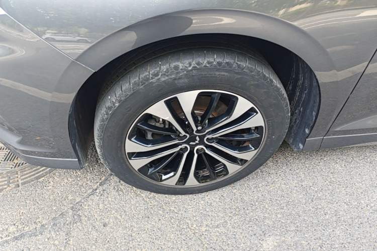 Used Wuling Victory 2020 1.5T CVT Flagship Edition Left Front Wheel Hub