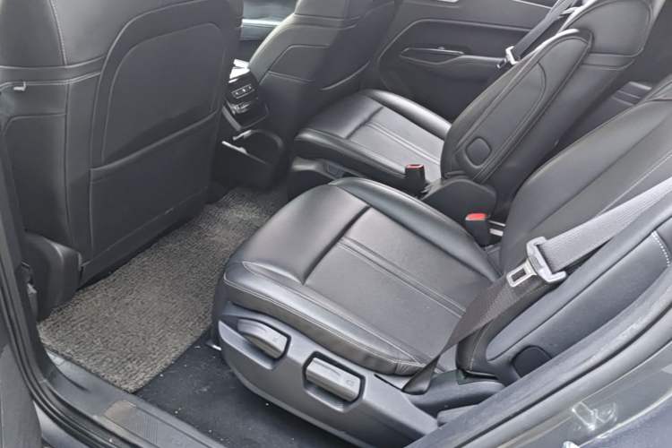 Used Wuling Victory 2020 1.5T CVT Flagship Edition Left Rear Seat