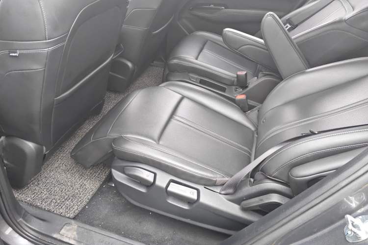 Used Wuling Victory 2020 1.5T CVT Flagship Edition Left Rear Seat