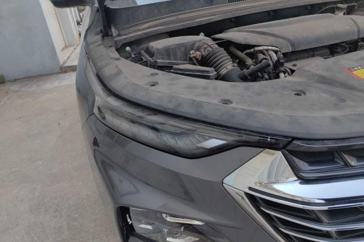 Used Wuling Victory 2020 1.5T CVT Luxury Model Right Front Headlight