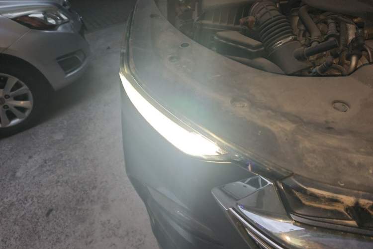 Used Wuling Victory 2020 1.5T CVT Flagship Edition Right Front Headlight