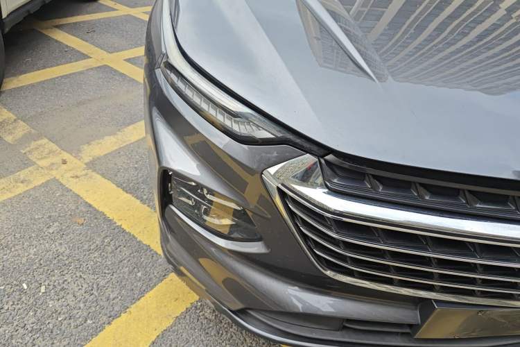 Used Wuling Victory 2020 1.5T CVT Luxury Model Right Front Headlight