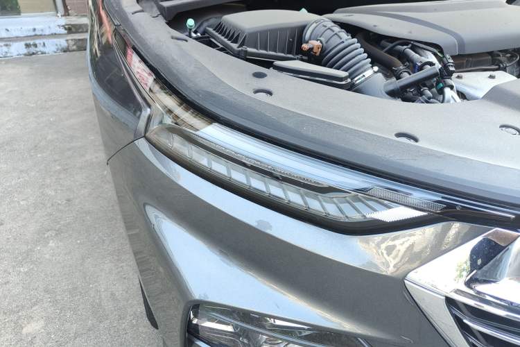 Used Wuling Victory 2020 1.5T CVT Flagship Edition Right Front Headlight