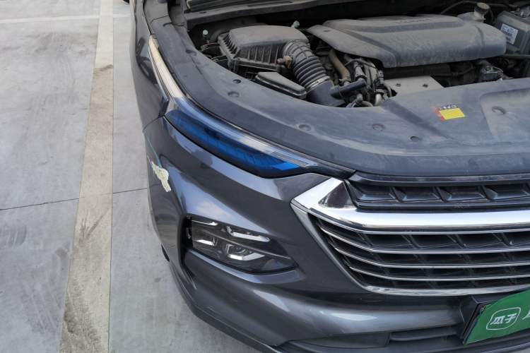 Used Wuling Victory 2020 1.5T CVT Flagship Edition Right Front Headlight