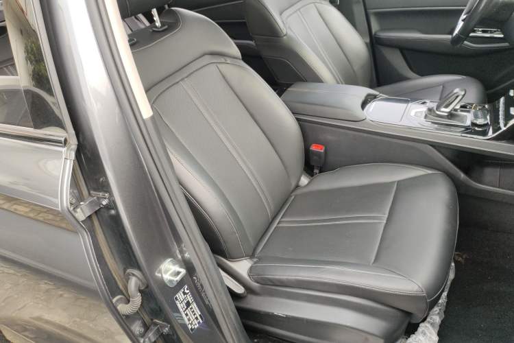 Used Wuling Victory 2020 1.5T CVT Flagship Edition Right Front Seat