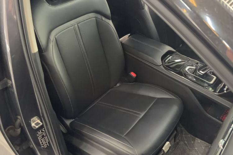 Used Wuling Victory 2020 1.5T CVT Flagship Edition Right Front Seat