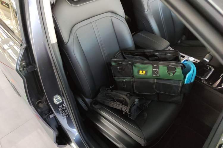 Used Wuling Victory 2020 1.5T CVT Luxury Model Right Front Seat