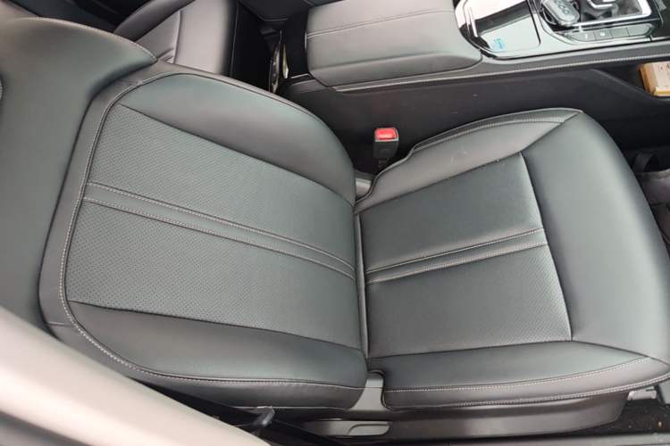 Used Wuling Victory 2020 1.5T CVT Flagship Edition Right Front Seat