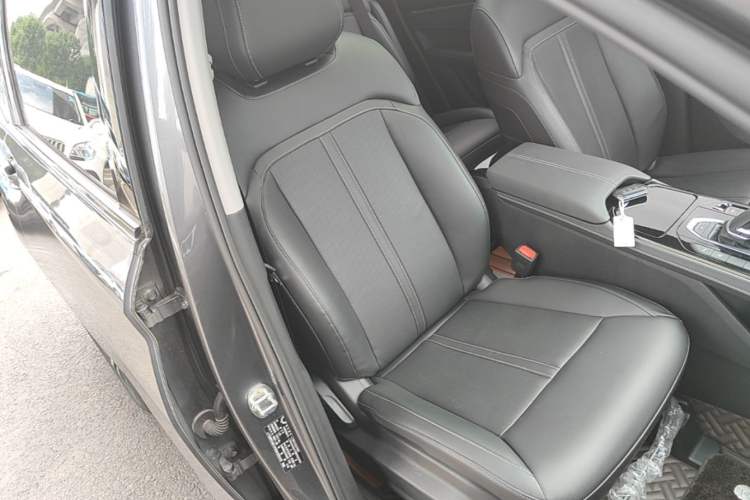 Used Wuling Victory 2020 1.5T CVT Flagship Edition Right Front Seat
