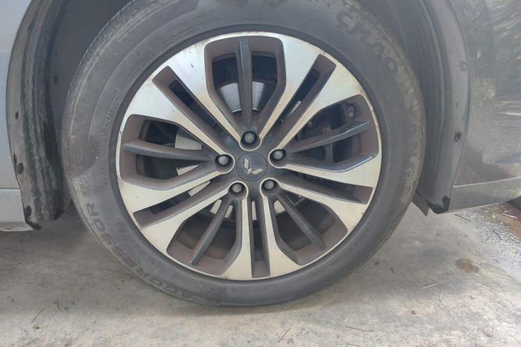 Used Wuling Victory 2020 1.5T CVT Flagship Edition Right Front Wheel Hub