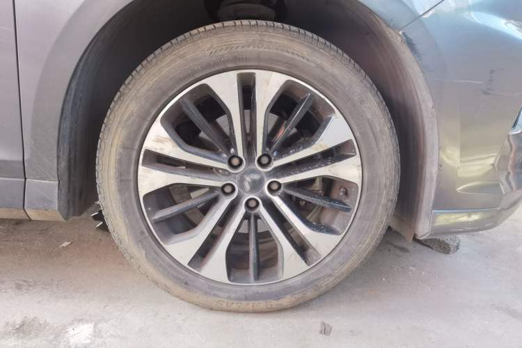 Used Wuling Victory 2020 1.5T CVT Flagship Edition Right Front Wheel Hub