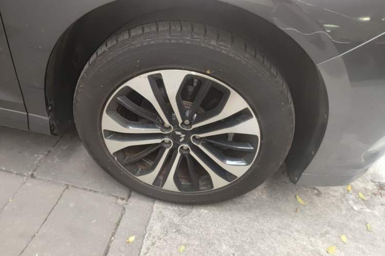 Used Wuling Victory 2020 1.5T CVT Flagship Edition Right Front Wheel Hub