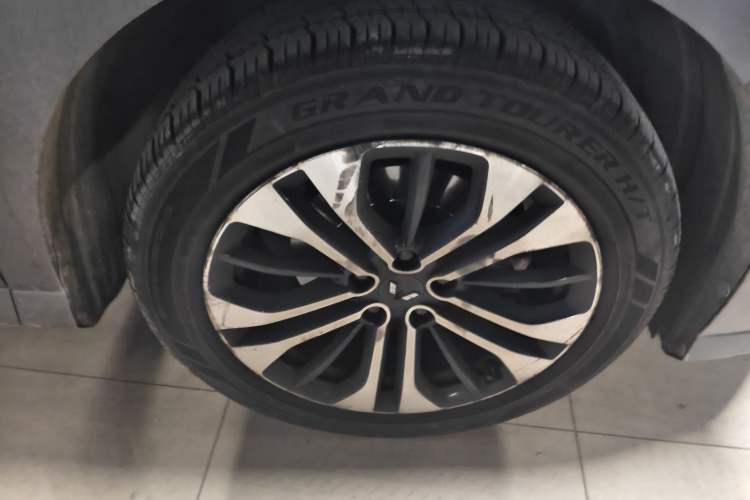 Used Wuling Victory 2020 1.5T CVT Flagship Edition Right Front Wheel Hub