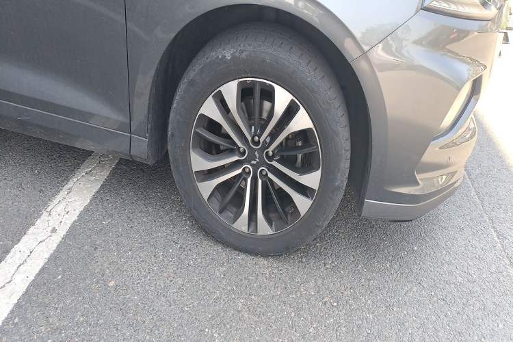 Used Wuling Victory 2020 1.5T CVT Flagship Edition Right Front Wheel Hub