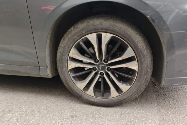 Used Wuling Victory 2020 1.5T CVT Flagship Edition Right Front Wheel Hub