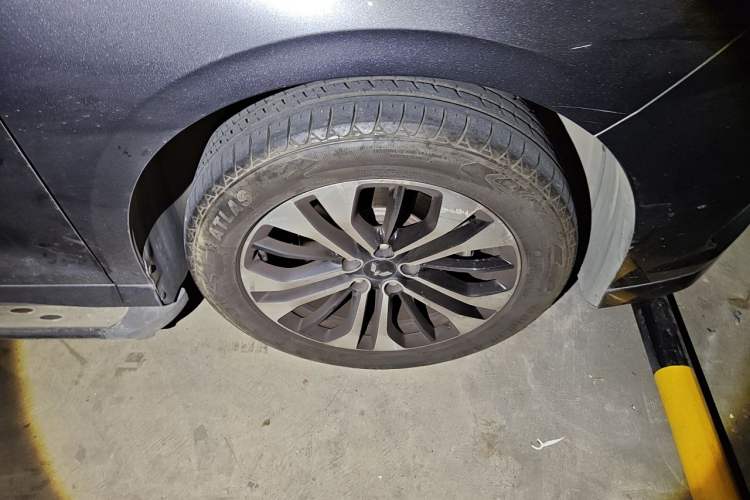 Used Wuling Victory 2020 1.5T CVT Flagship Edition Right Front Wheel Hub