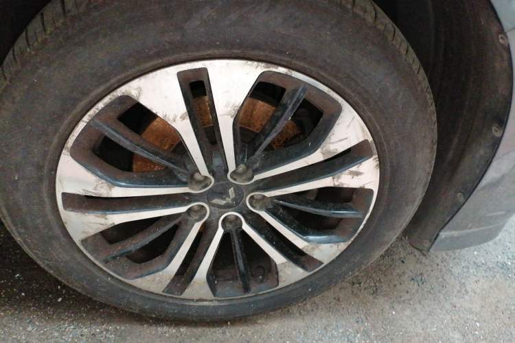 Used Wuling Victory 2020 1.5T CVT Flagship Edition Right Front Wheel Hub