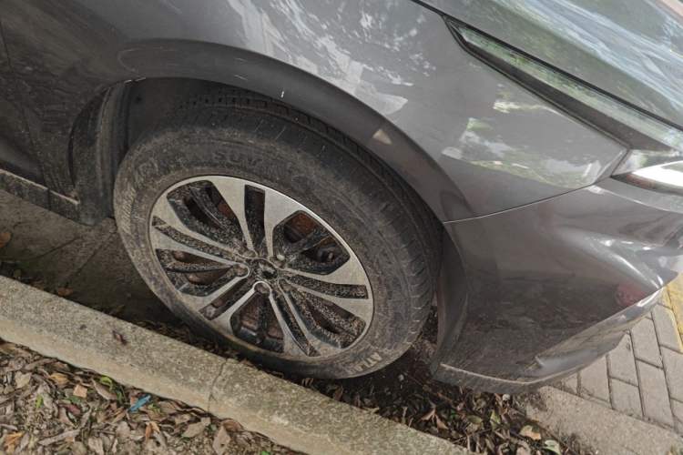 Used Wuling Victory 2020 1.5T CVT Flagship Edition Right Front Wheel Hub