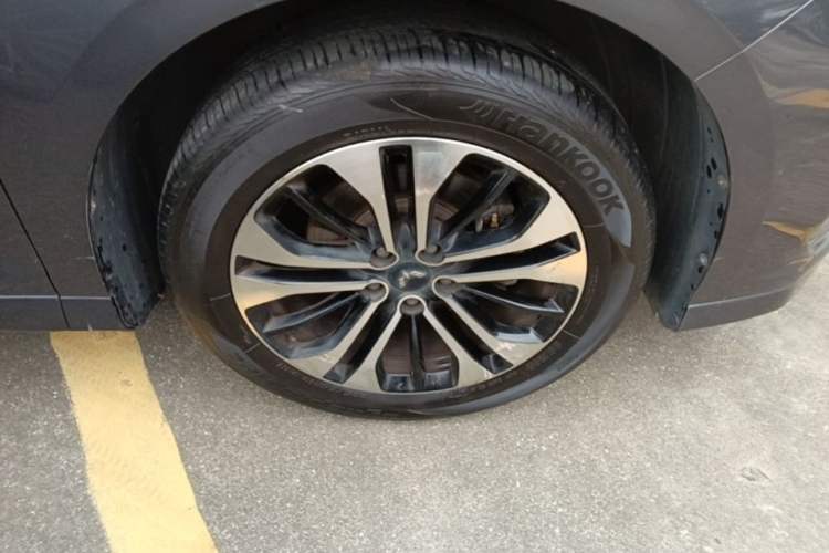Used Wuling Victory 2020 1.5T CVT Flagship Edition Right Front Wheel Hub