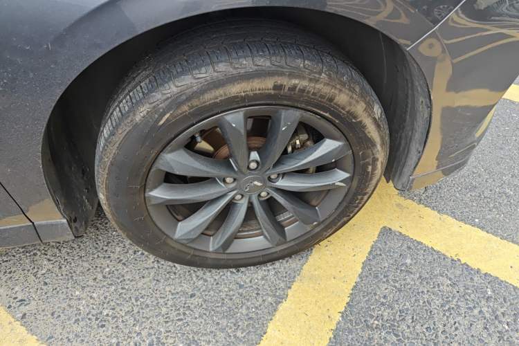 Used Wuling Victory 2020 1.5T CVT Luxury Model Right Front Wheel Hub